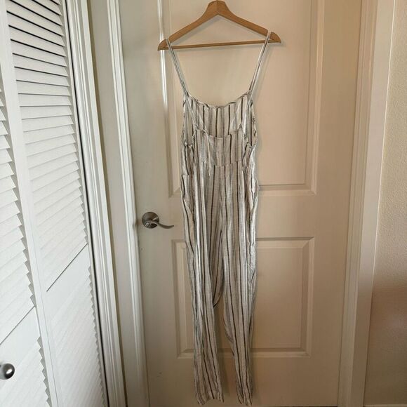 L*space Sadie Jumpsuit - Picture 5 of 11